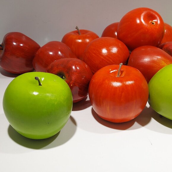 Wooden Basket with Red and Green Apples - Picture 5 of 8